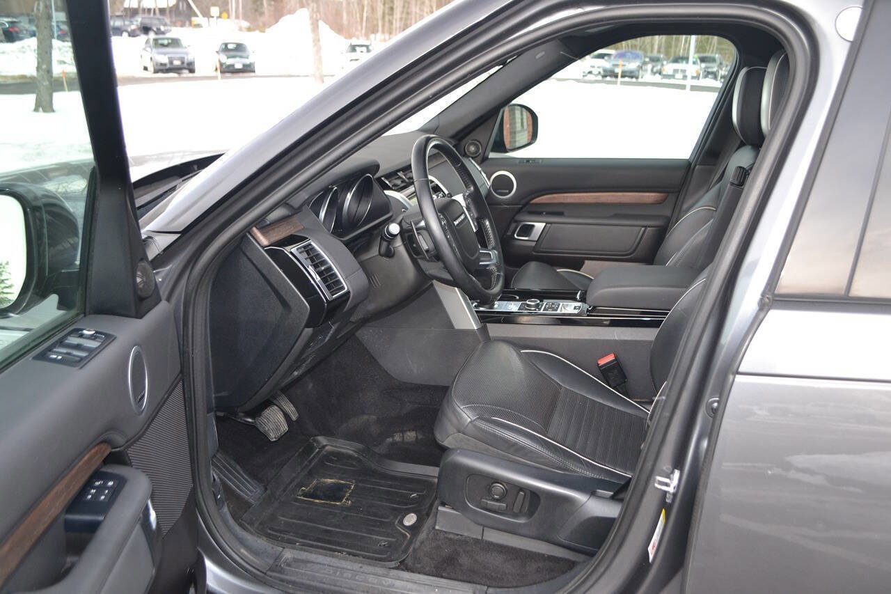 Used 2017 Land Rover Discovery HSE image 4