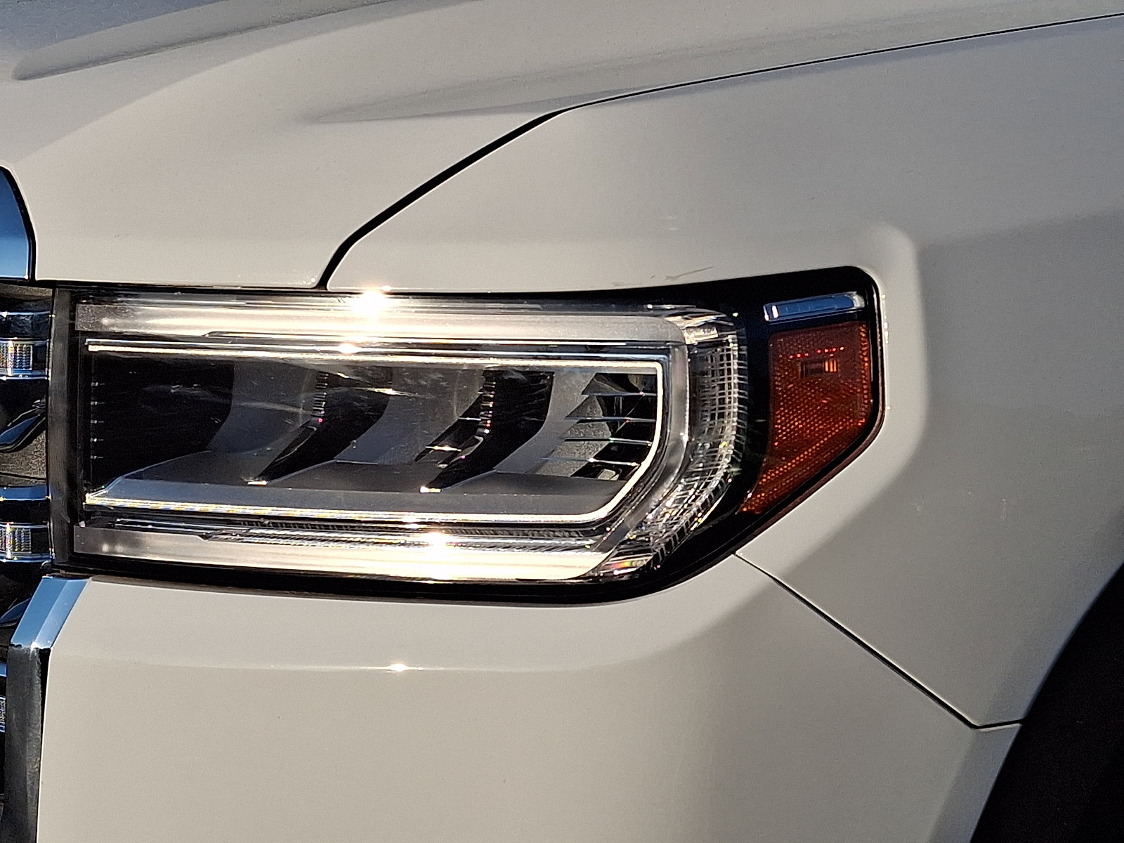 Used 2023 GMC Acadia SLE FWD image 9