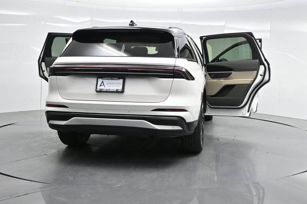 Used 2025 Lincoln Nautilus Reserve w/ Jet Appearance Package AWD/4WD image 45