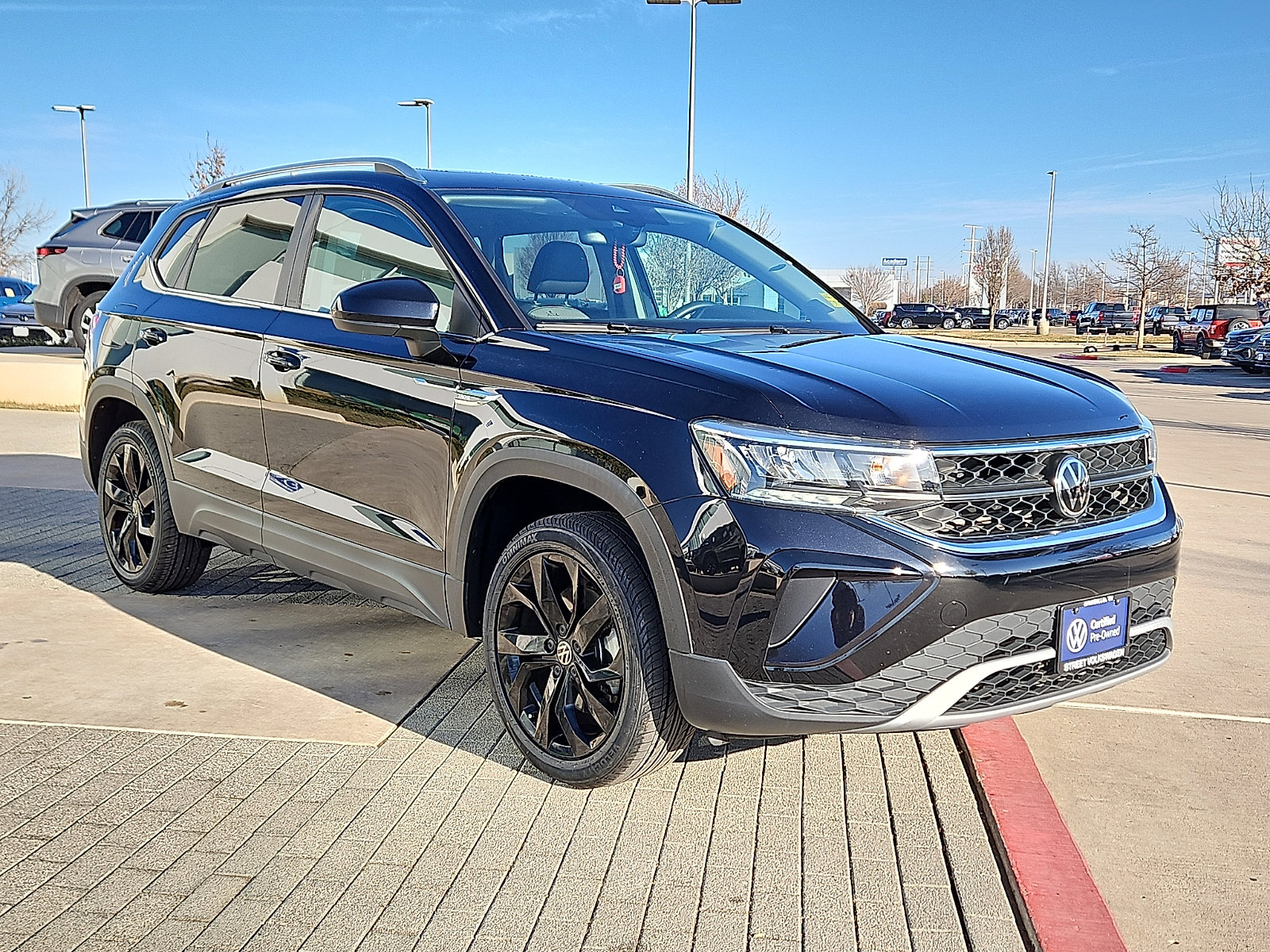 Certified 2023 Volkswagen Taos SE image 4