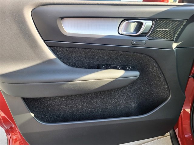 Used 2019 Volvo XC40 T5 Momentum image 19