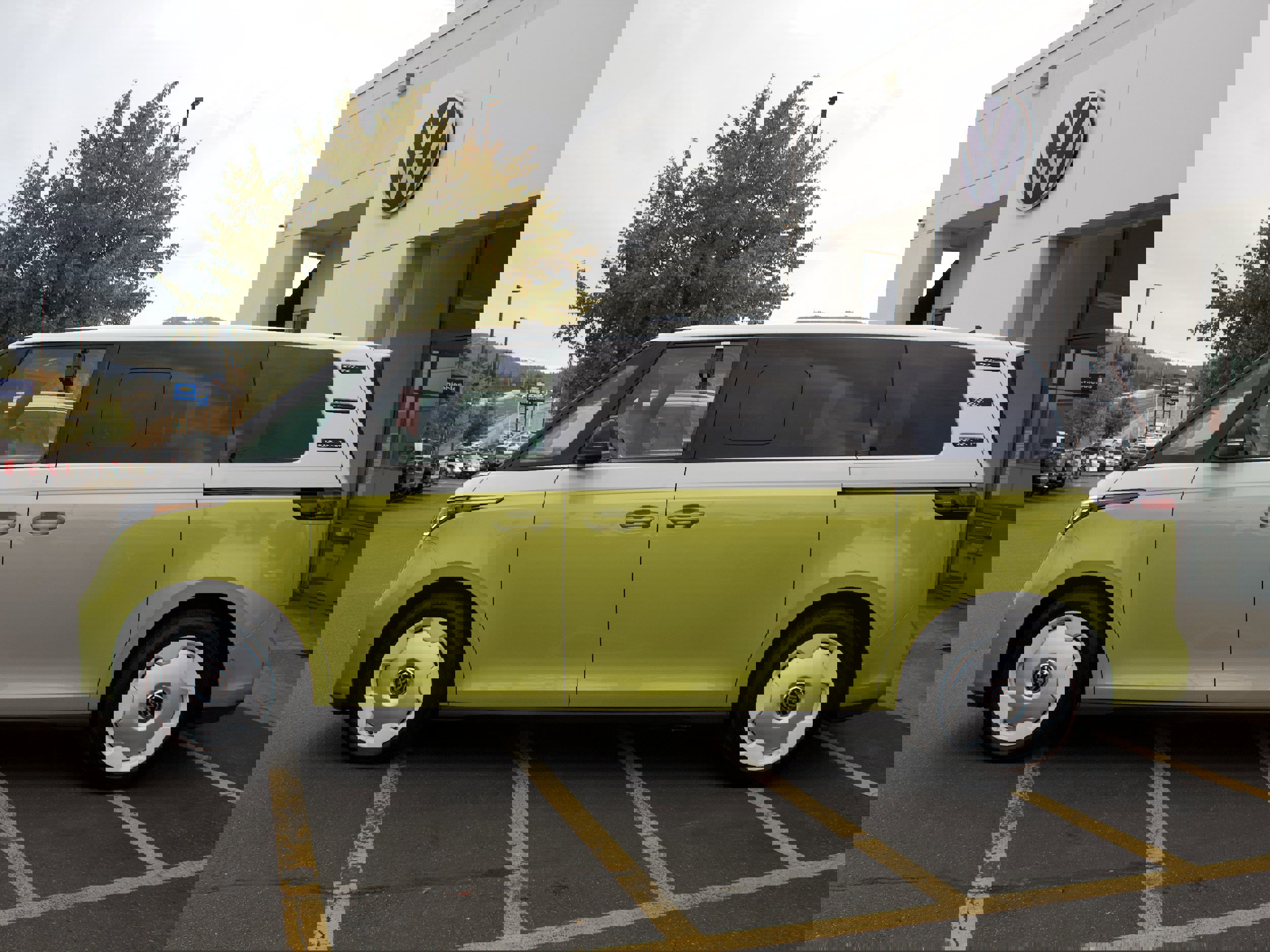 New 2025 Volkswagen ID. Buzz Pro S Plus image 8