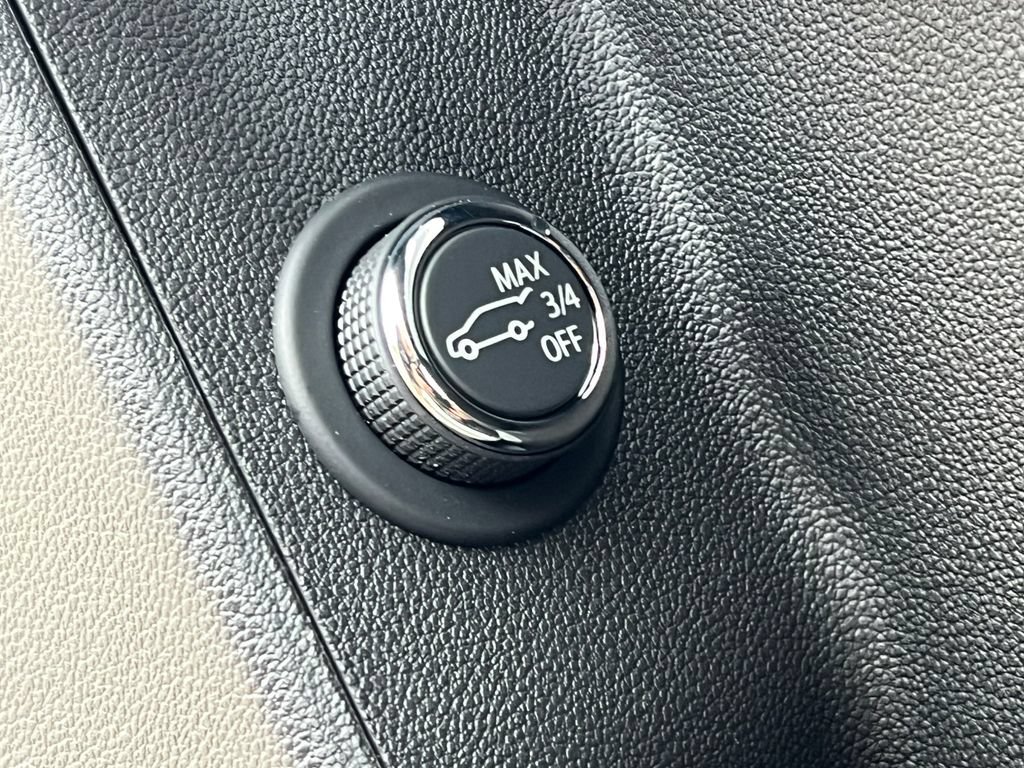 New 2026 Cadillac XT5 Sportv w/ LPO, Floor Liner Package AWD/4WD image 16
