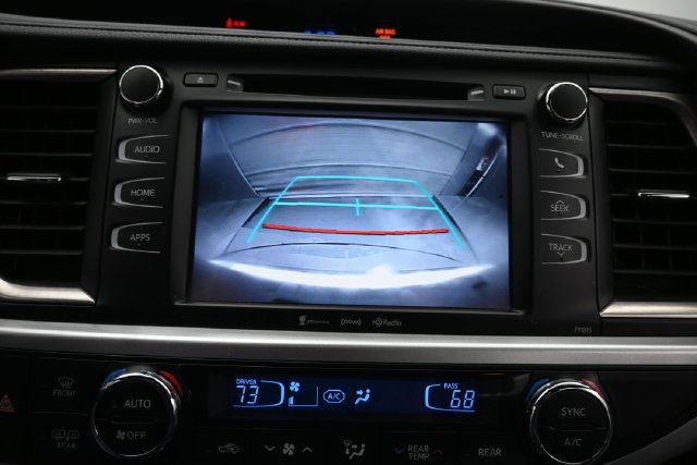 Used 2019 Toyota Highlander Plus AWD/4WD image 16