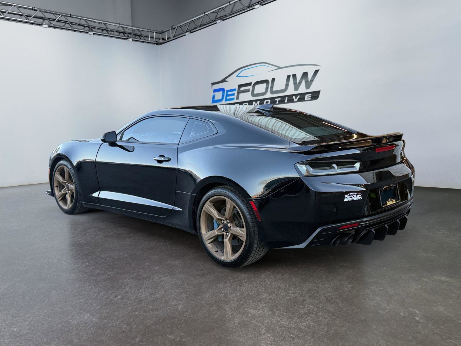 Used 2016 Chevrolet Camaro SS RWD image 5