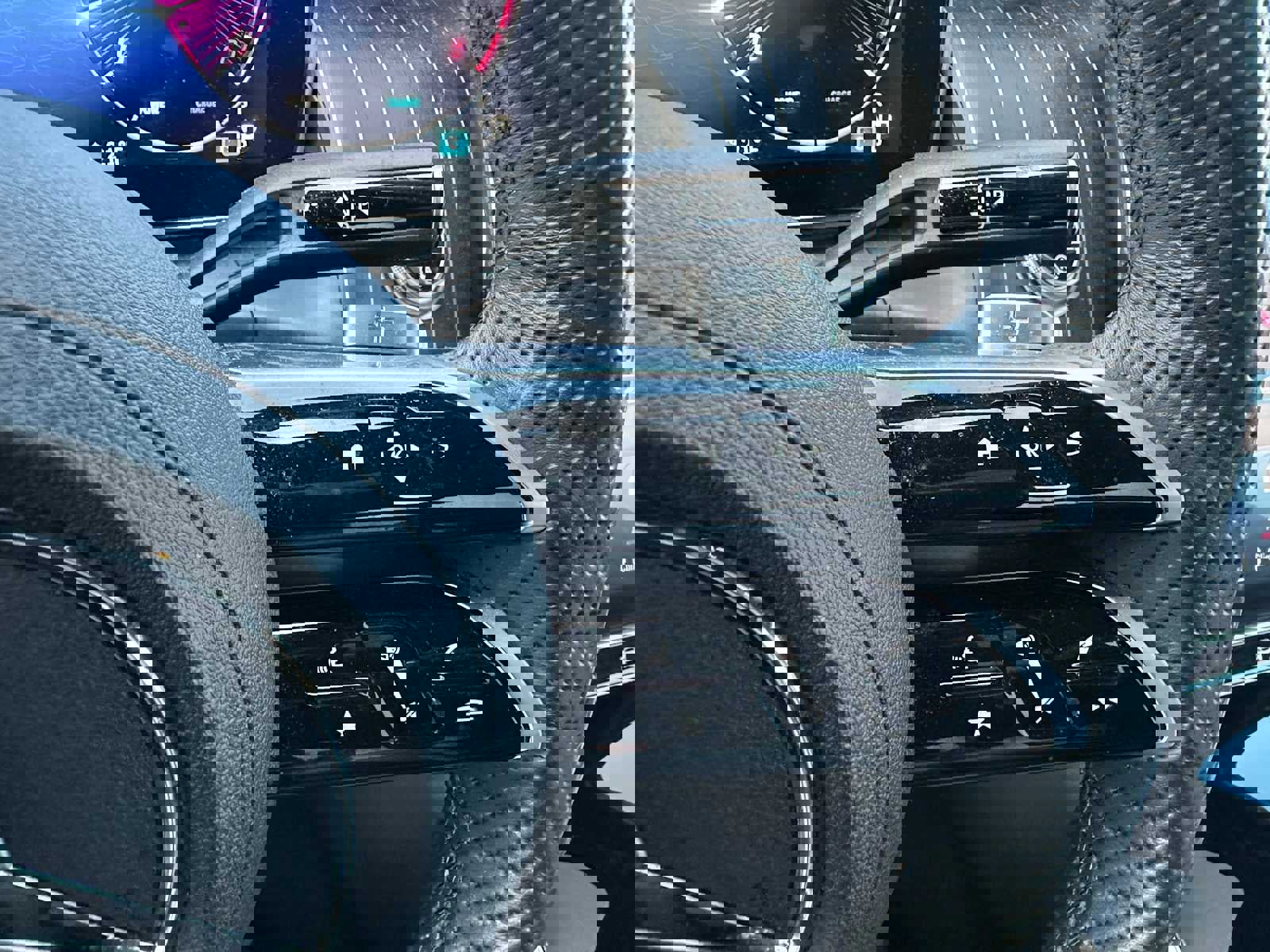 Used 2023 Mercedes-Benz GLC 300 4MATIC image 35