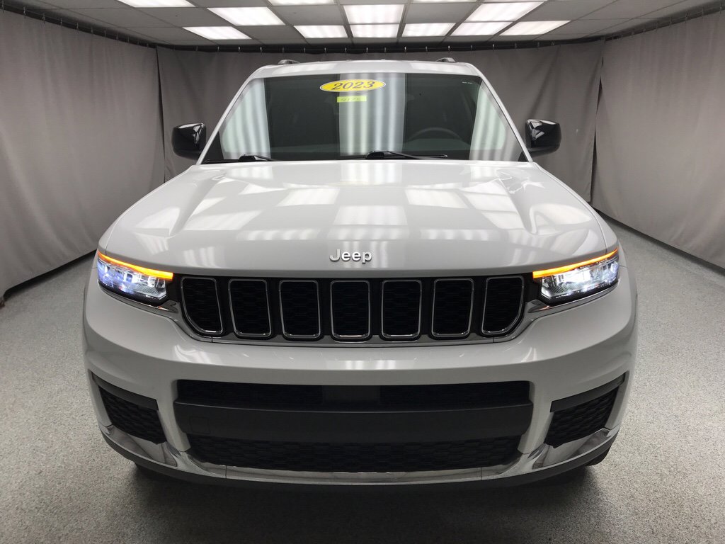 Used 2023 Jeep Grand Cherokee L Laredo w/ Luxury Tech Group I AWD/4WD image 6
