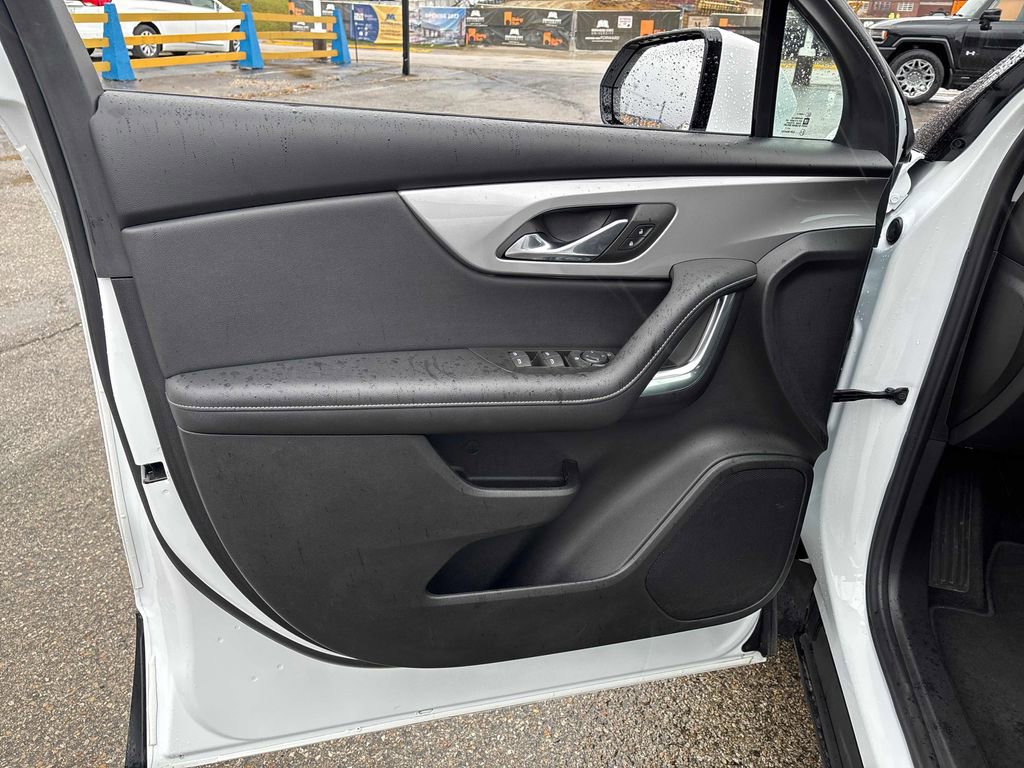 Used 2025 Chevrolet Blazer LT image 9