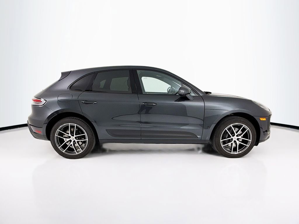Certified 2025 Porsche Macan image 8