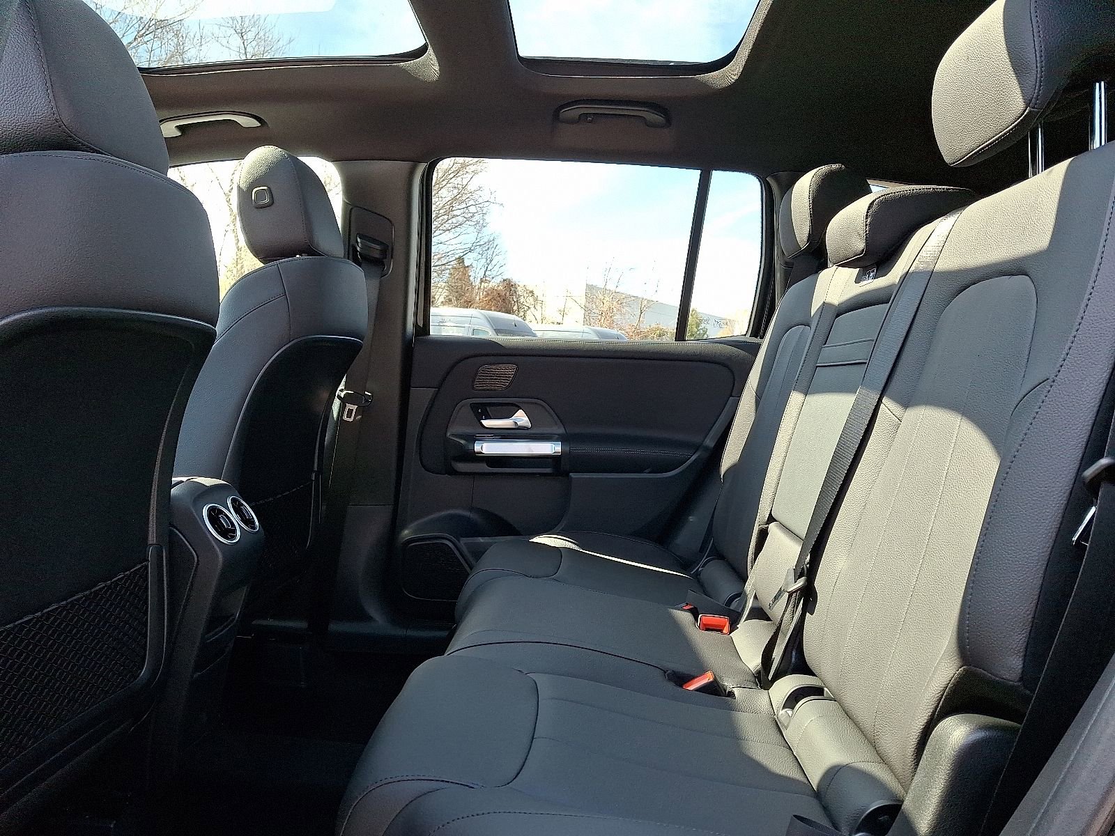 New 2026 Mercedes-Benz GLB 250 4MATIC image 6