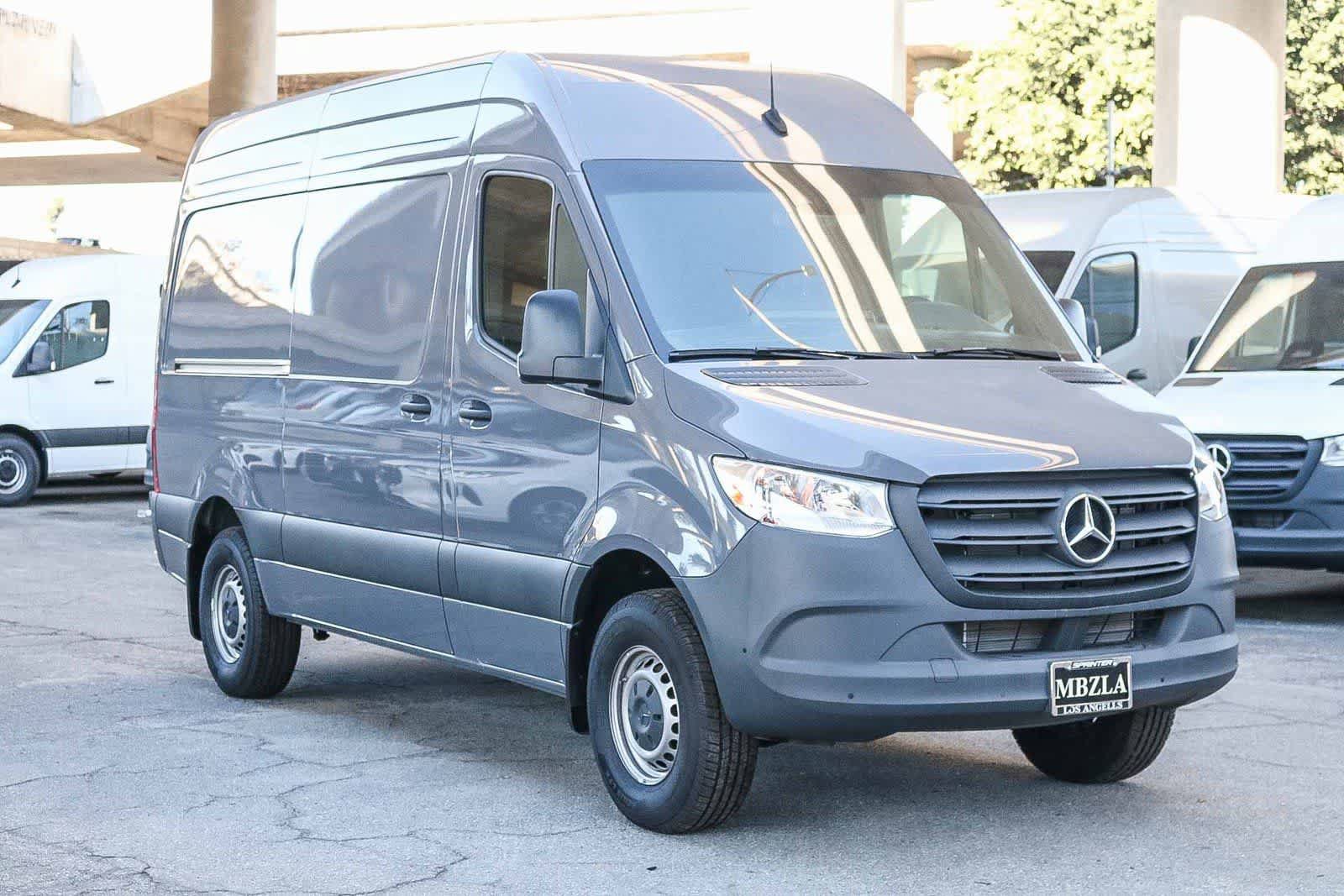 Used 2024 Mercedes-Benz Sprinter 2500 image 3