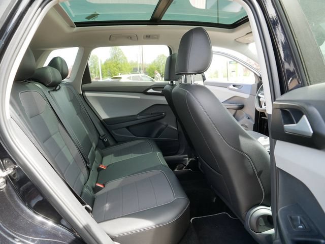 Certified 2023 Volkswagen Taos SE w/ Panoramic Sunroof Package AWD/4WD image 18