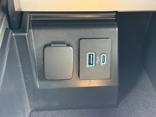 Used 2022 Ford Explorer XLT AWD/4WD image 14