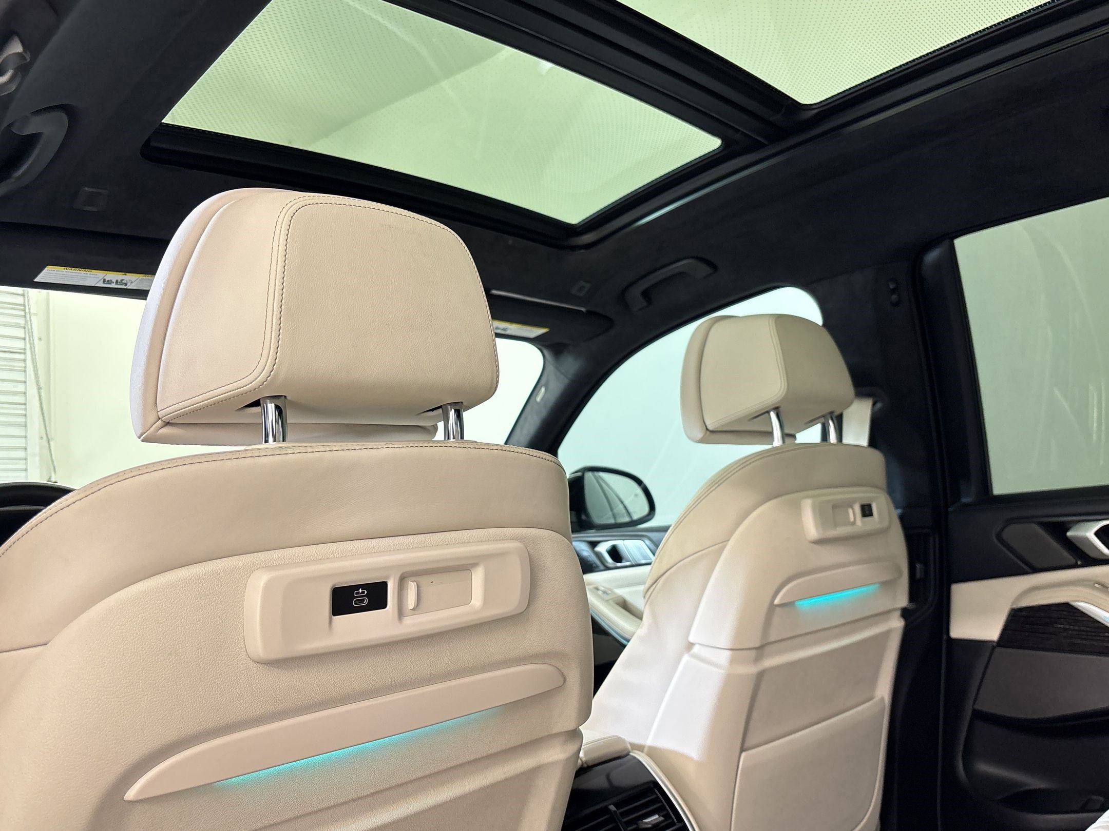 Used 2021 BMW X7 M50i w/ Dynamic Handling Package AWD/4WD image 32