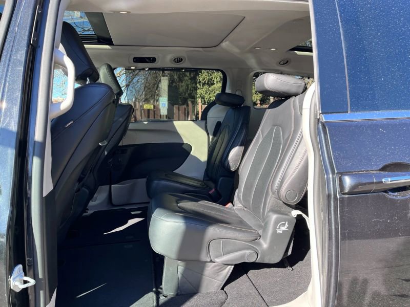 Used 2018 Chrysler Pacifica Touring-L Plus w/ Advanced Safetytec Group image 11