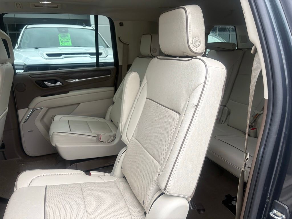 Used 2022 GMC Yukon XL Denali RWD image 16