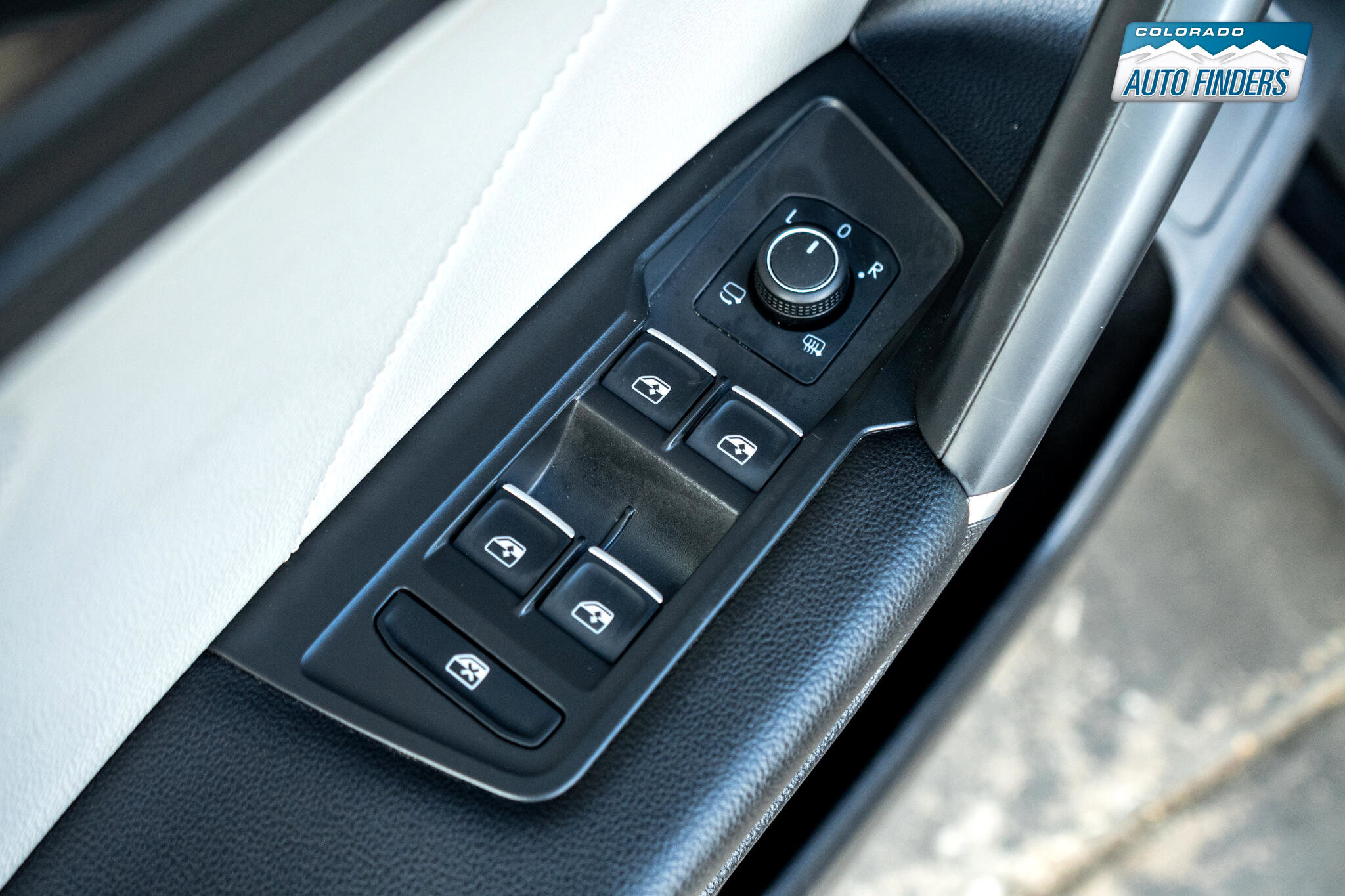 Used 2020 Volkswagen Tiguan SEL Premium R-Line image 10