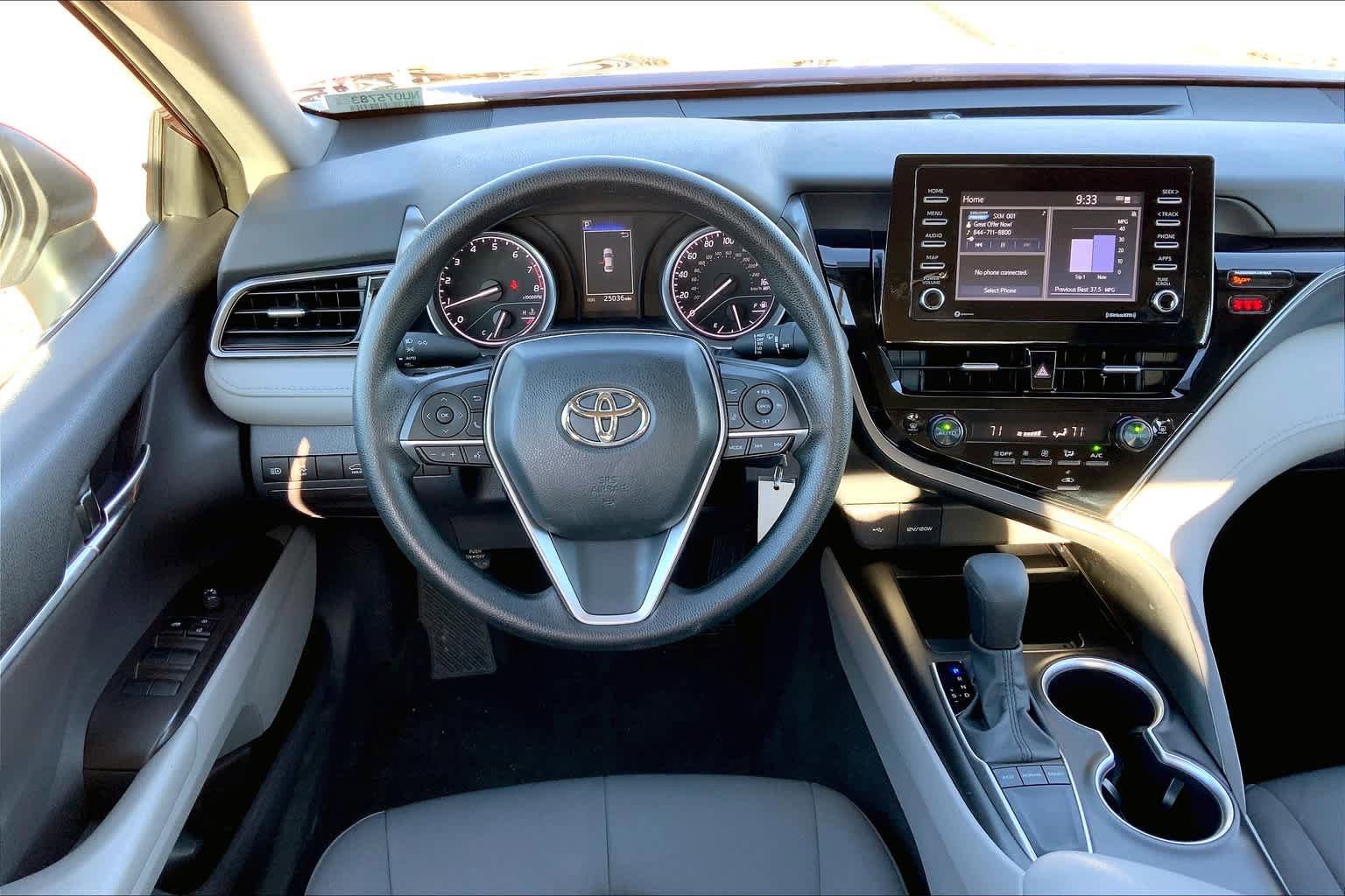 Used 2022 Toyota Camry LE FWD image 6
