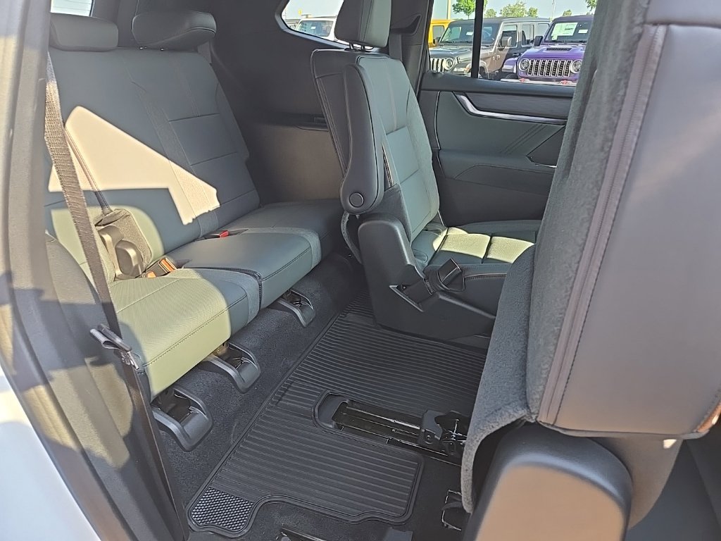 Used 2026 GMC Acadia AT4 w/ Luxury Package AWD/4WD image 95