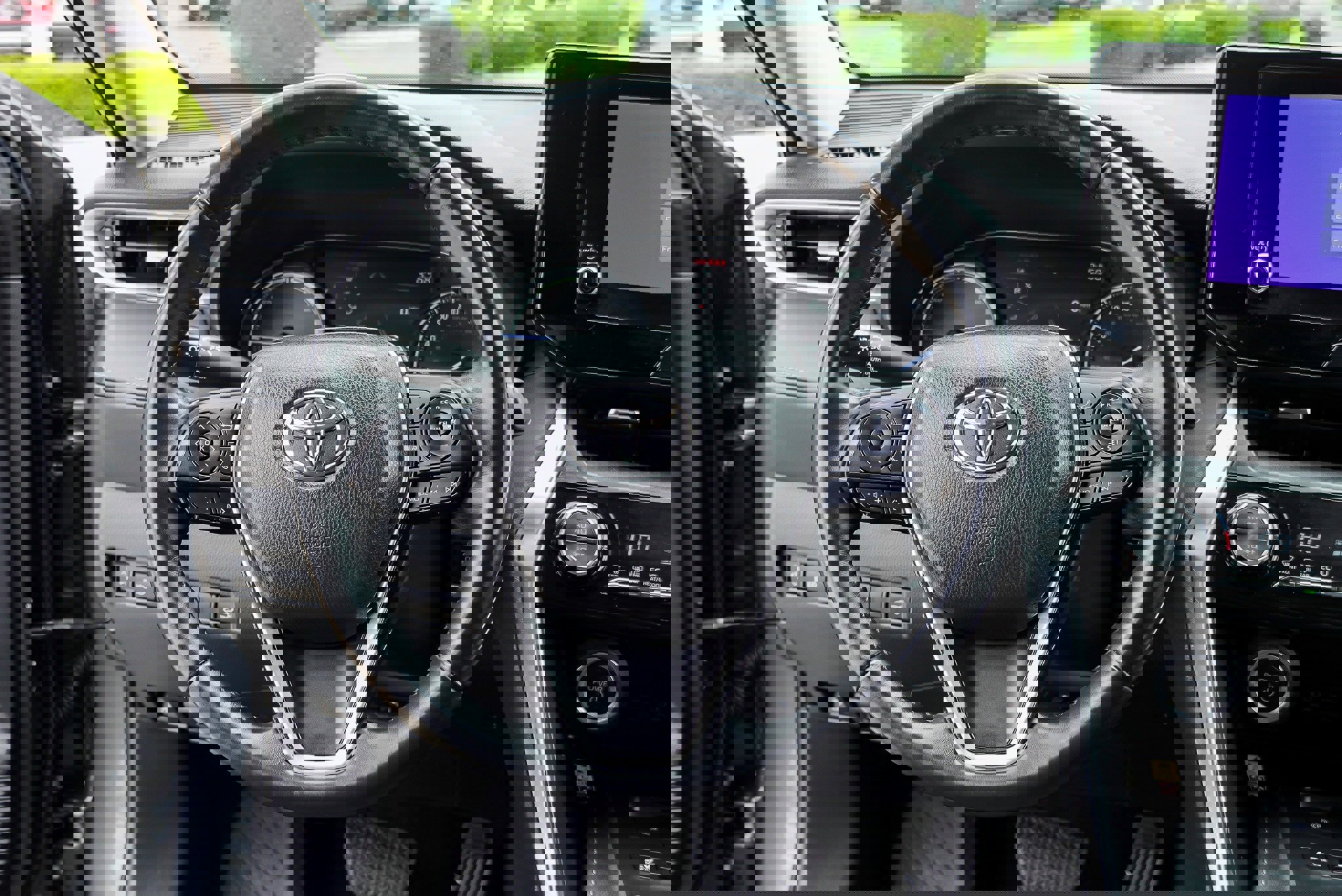 Certified 2024 Toyota Venza LE image 31