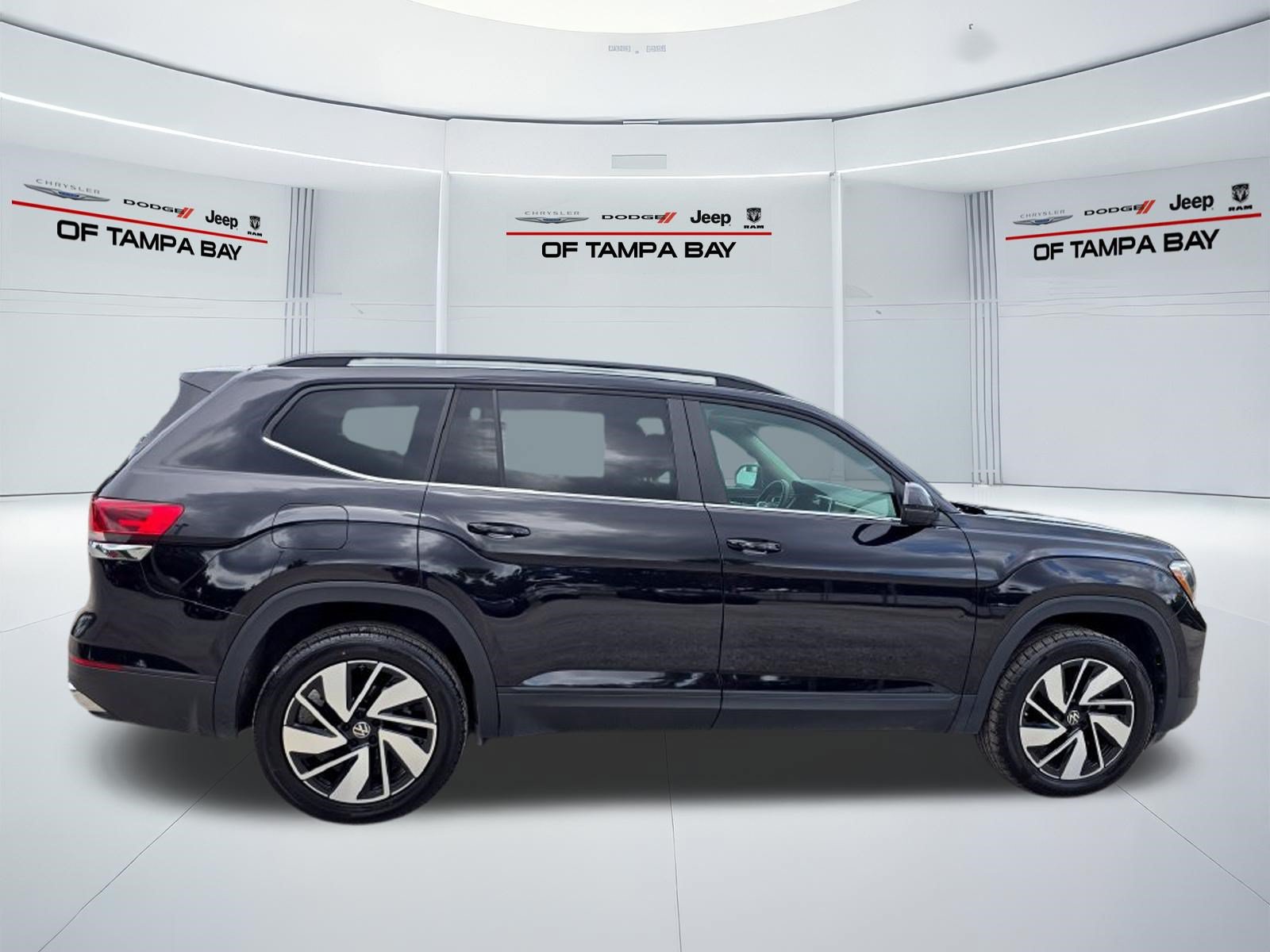 Used 2025 Volkswagen Atlas SE FWD image 7