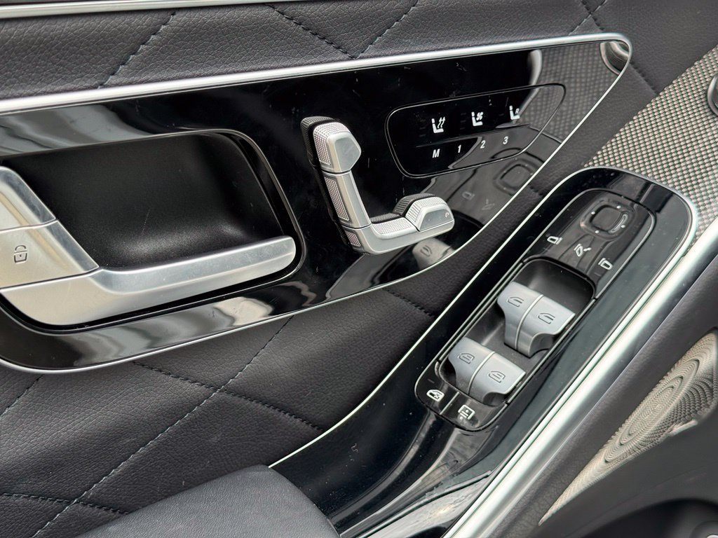 Used 2025 Mercedes-Benz S 580e 4MATIC Sedan image 19