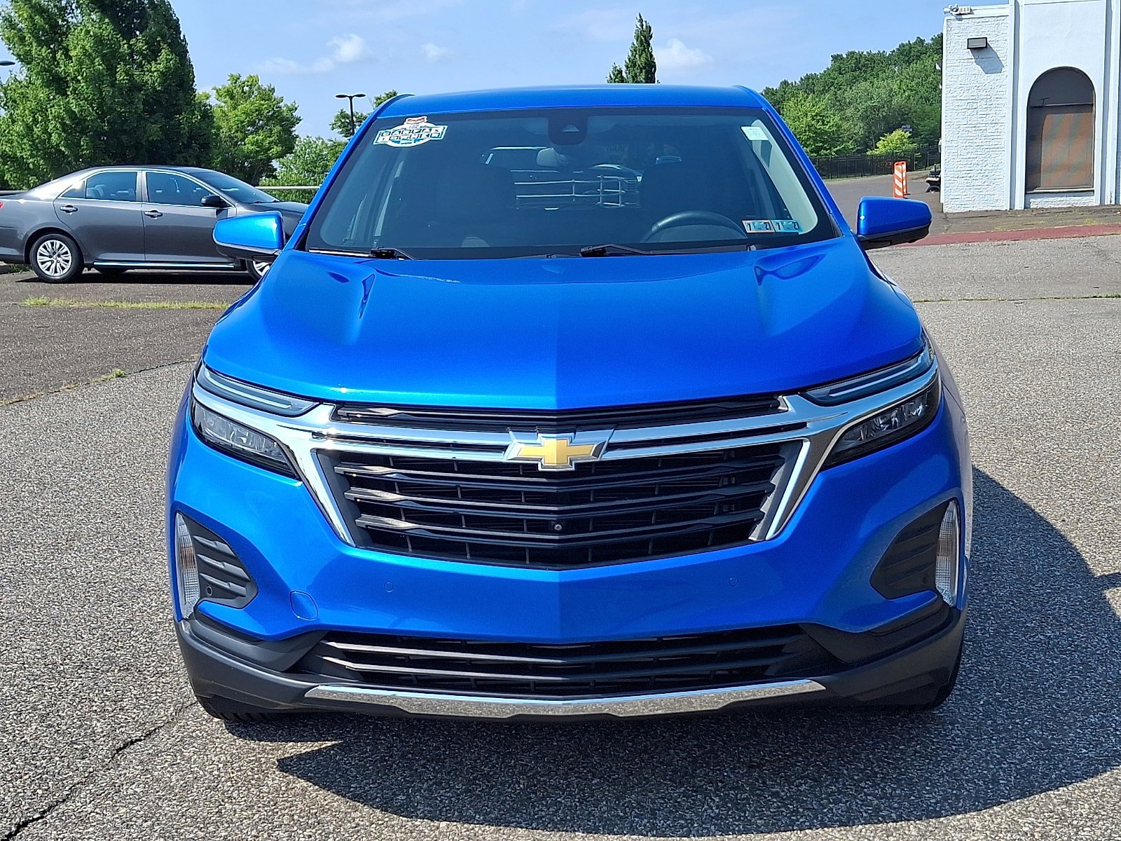 Used 2024 Chevrolet Equinox LT FWD image 2