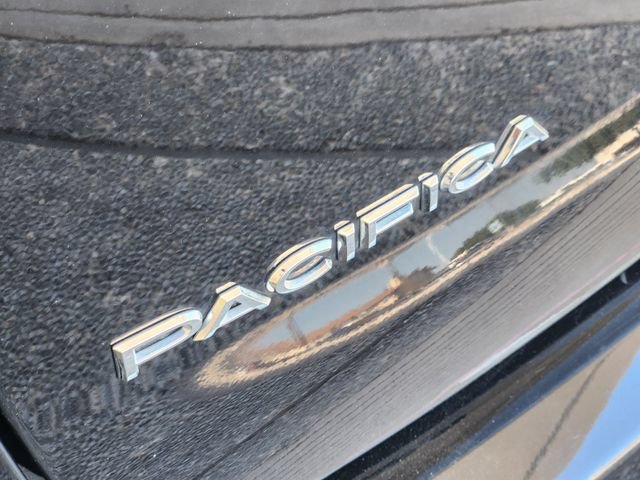 Used 2025 Chrysler Pacifica Select FWD image 9