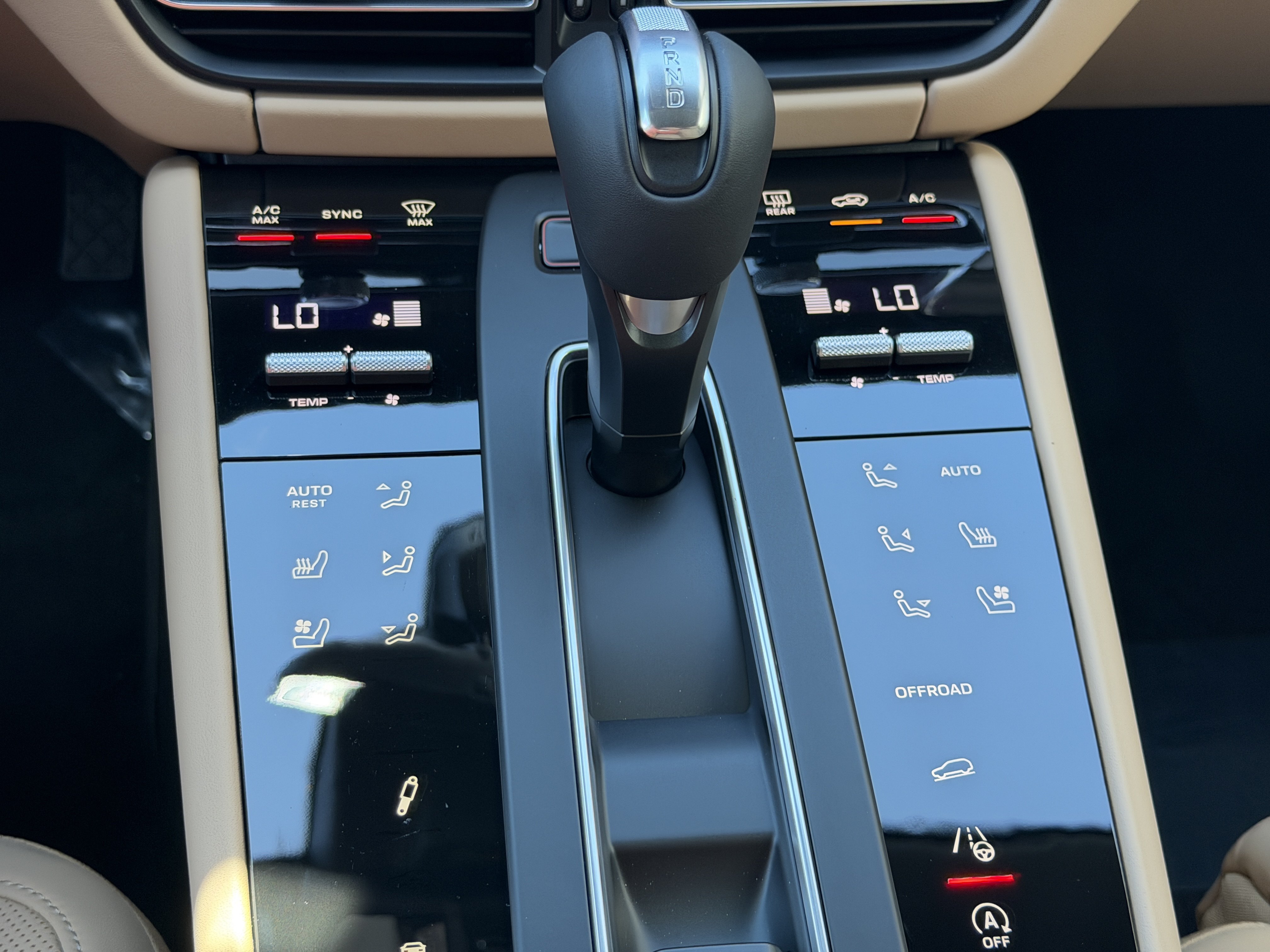 New 2026 Porsche Macan Turbo AWD/4WD image 30