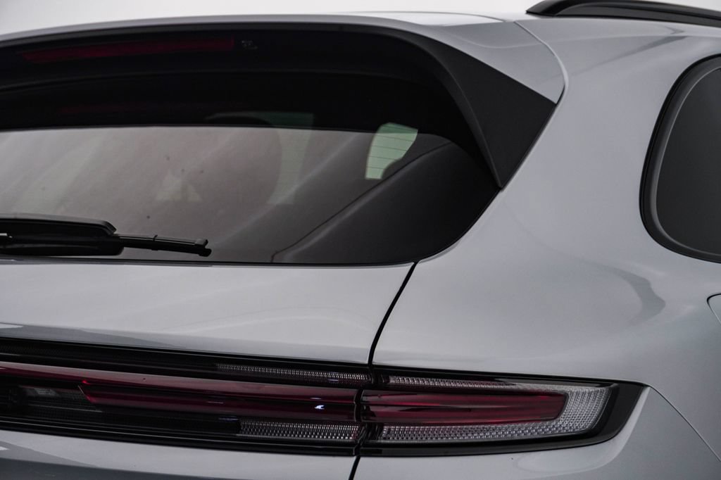 Certified 2026 Porsche Cayenne AWD/4WD image 12