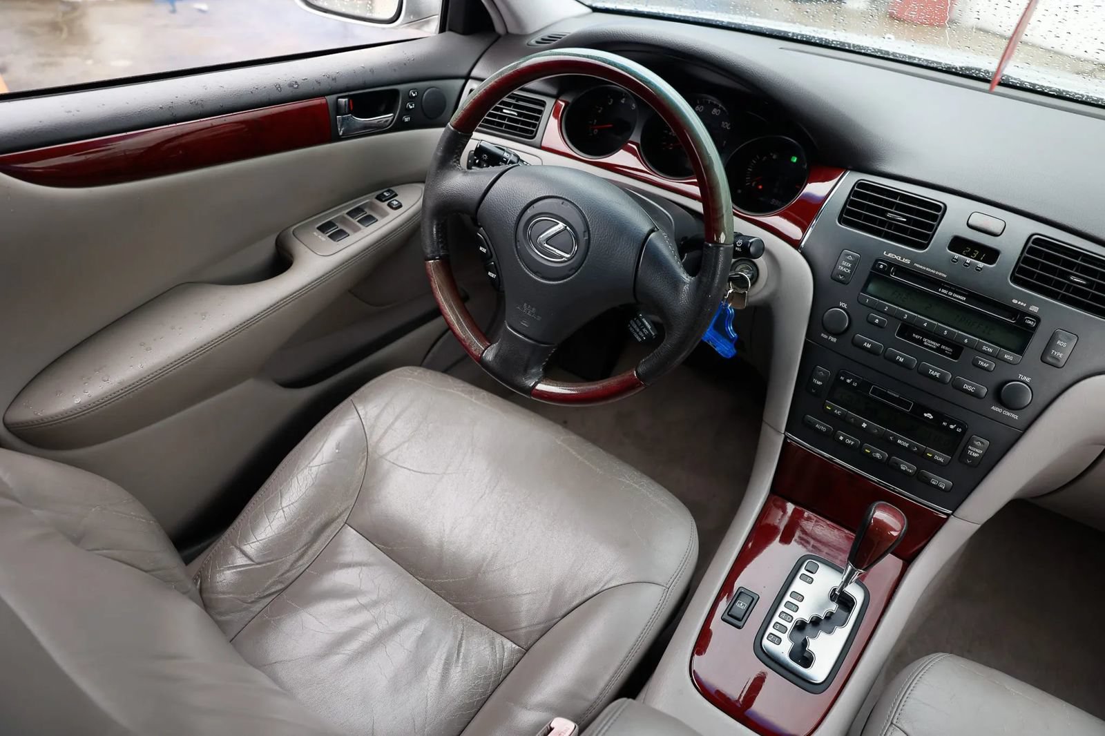 Used 2004 Lexus ES 330 w/ Premium Pkg FWD image 11