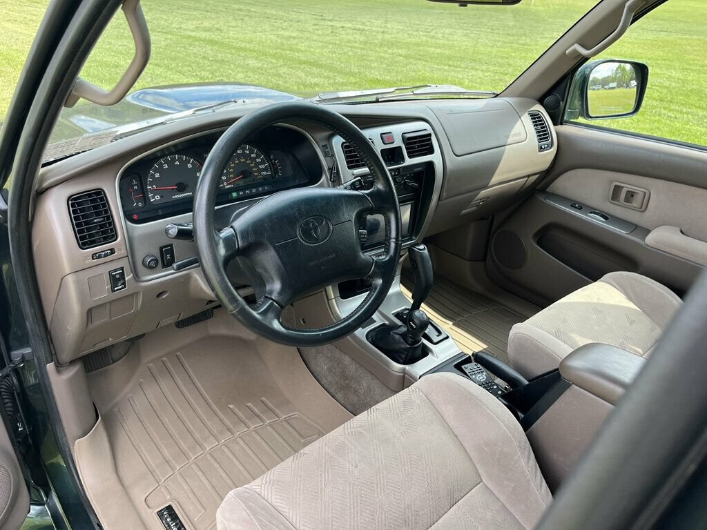 Used 2001 Toyota 4Runner SR5 AWD/4WD image 33
