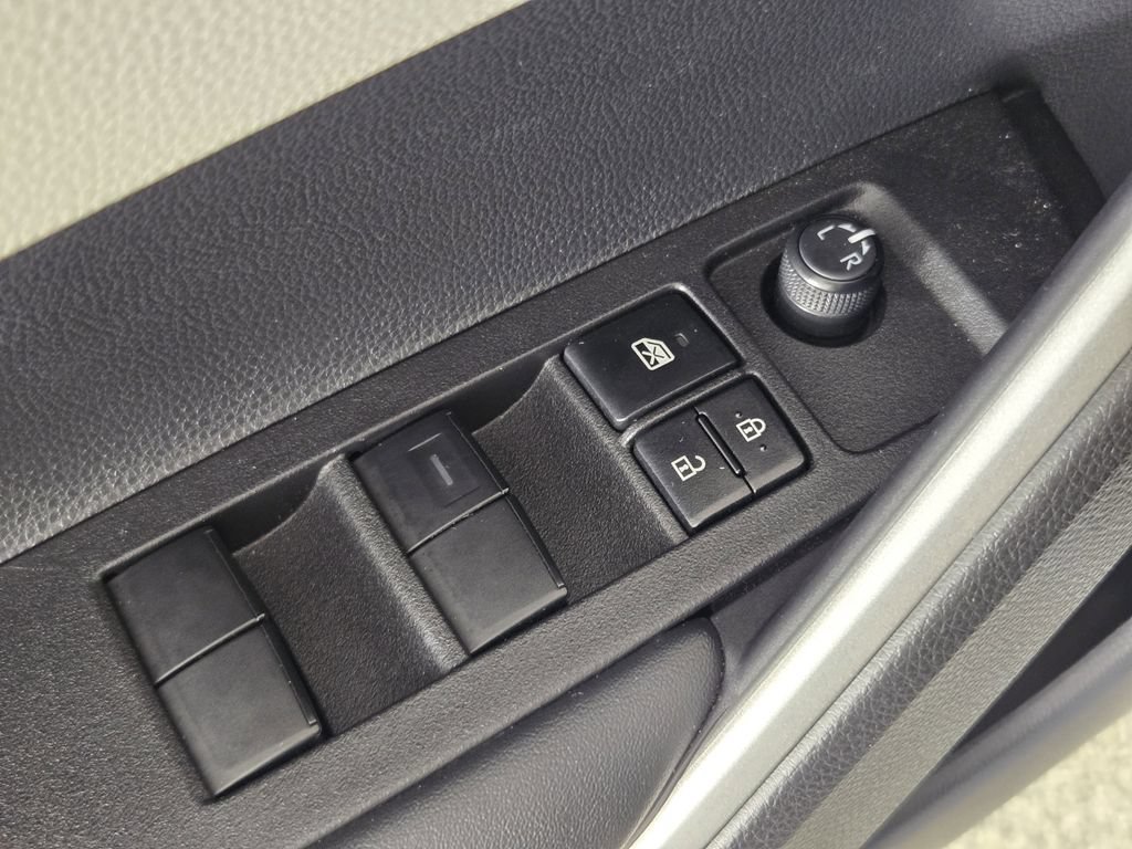 Used 2025 Toyota Corolla Cross L FWD image 23
