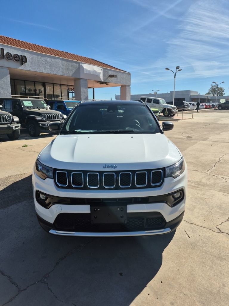 Used 2024 Jeep Compass Limited AWD/4WD image 2