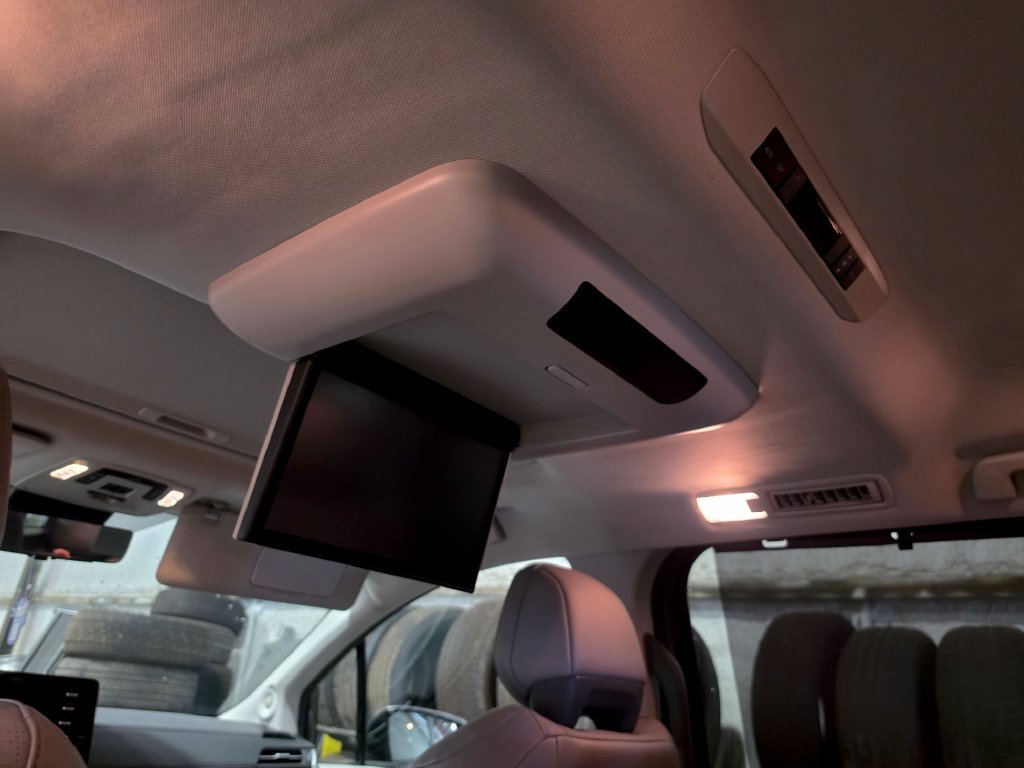 Used 2024 Toyota Sienna Limited AWD/4WD image 8