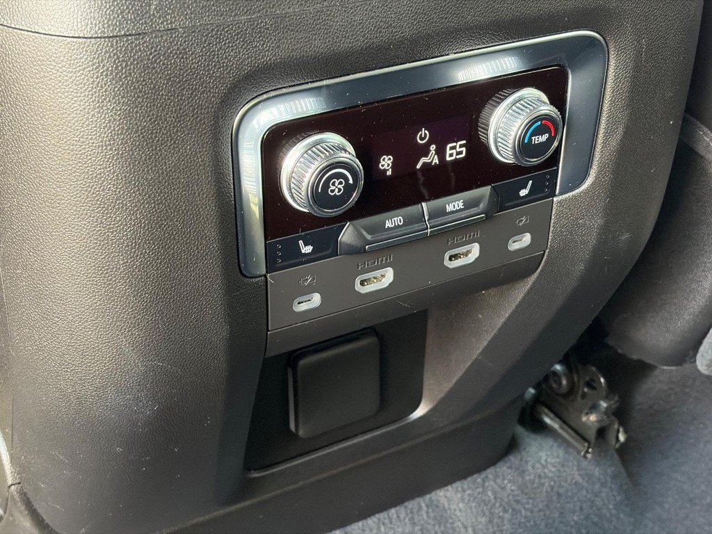 Used 2023 GMC Yukon Denali Ultimate AWD/4WD image 11