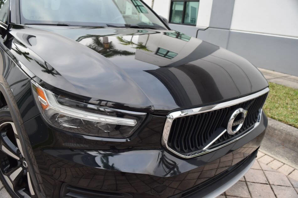 Used 2020 Volvo XC40 T5 Momentum w/ Protection Package Premier image 10