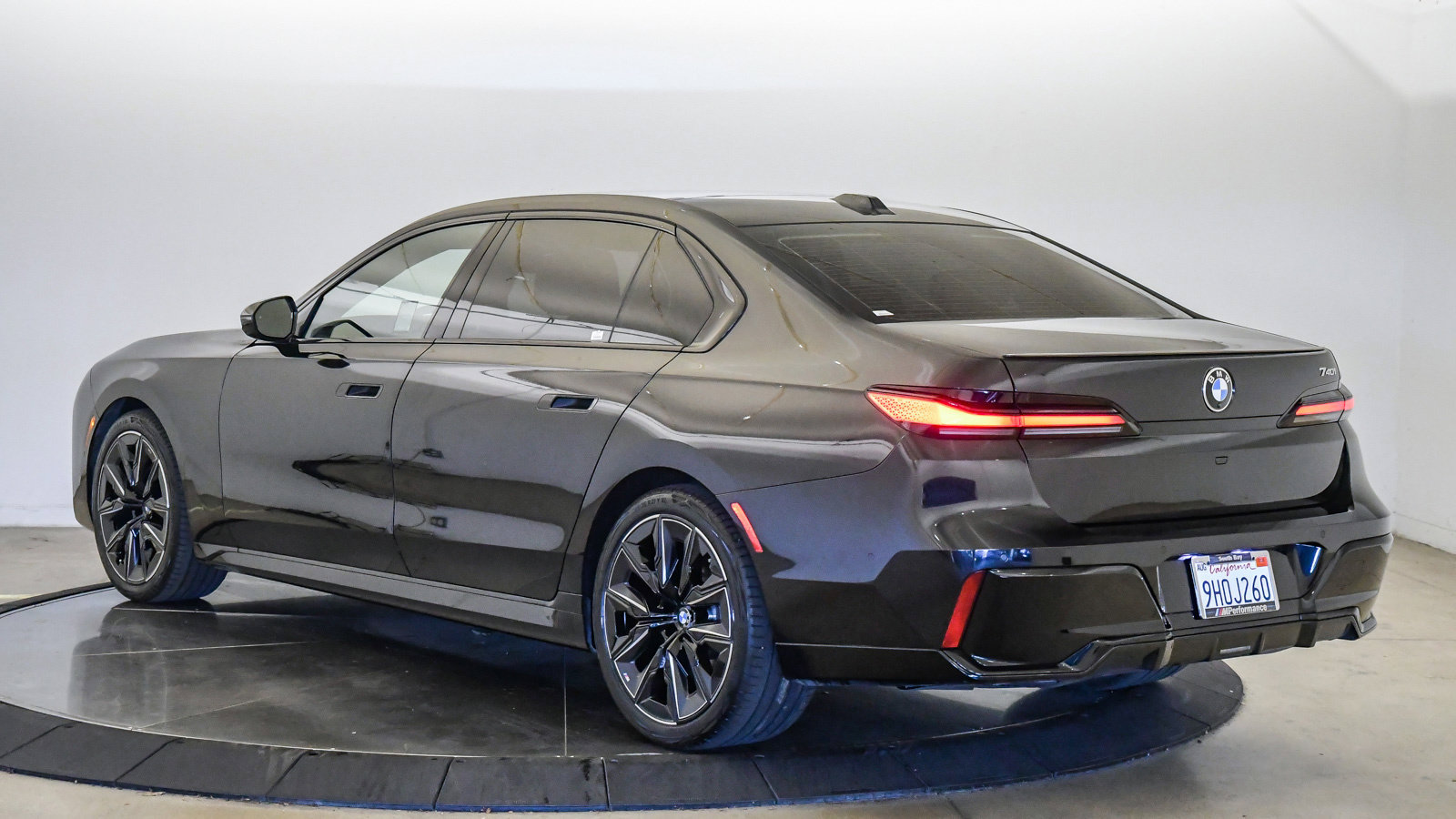 Certified 2023 BMW 740i w/ Parking Assistance Package RWD image 2