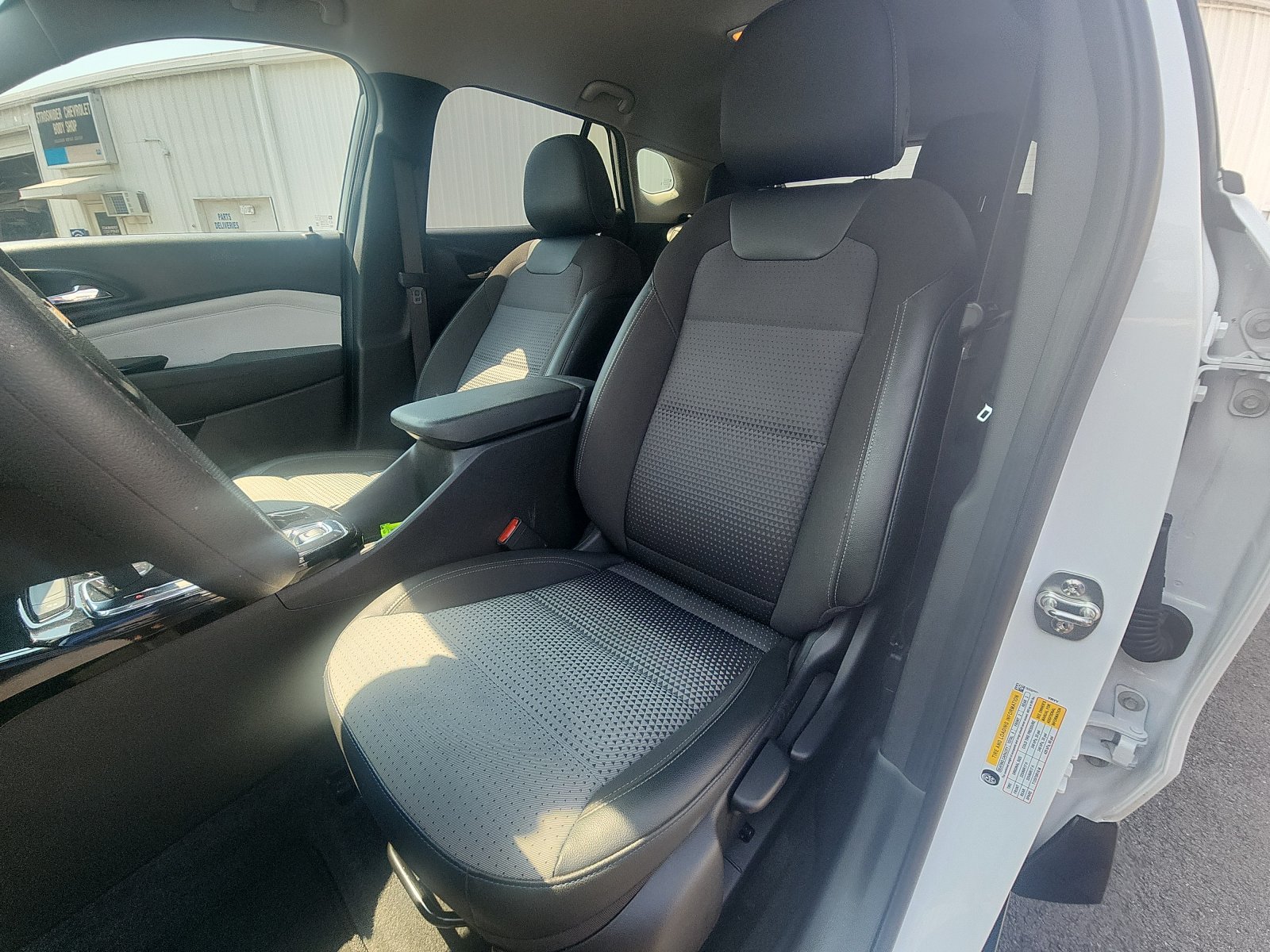 Used 2025 Chevrolet Trax LT FWD image 21