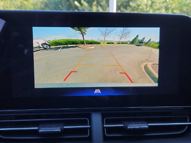 New 2026 Chevrolet Trax LT w/ Sunroof Package FWD image 30