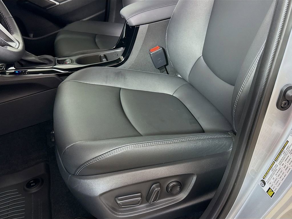 Certified 2025 Toyota Corolla Cross XLE image 17