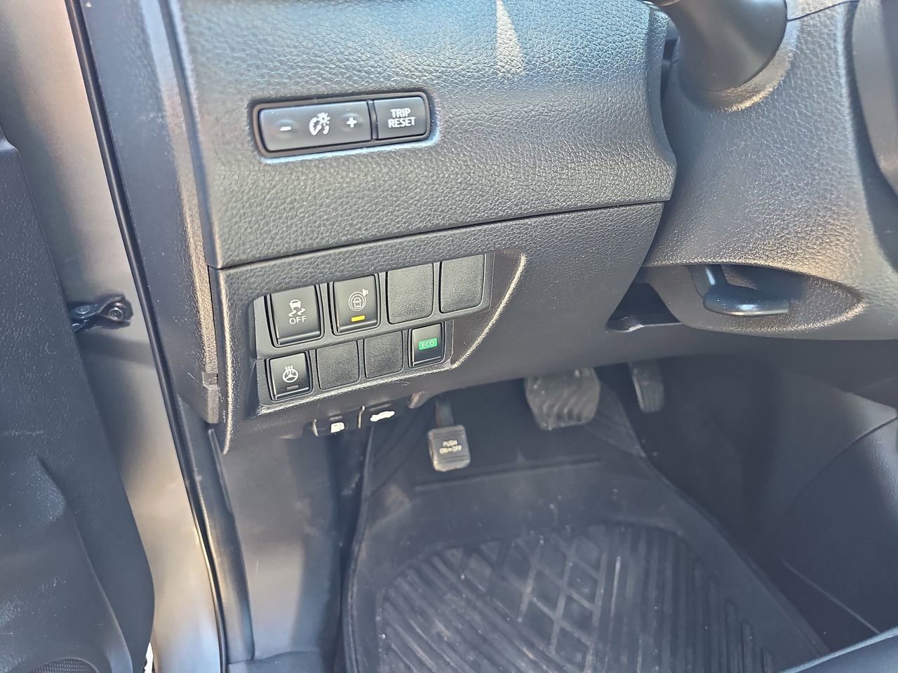 Used 2018 Nissan Rogue Sport SV w/ SV Technology Package image 15