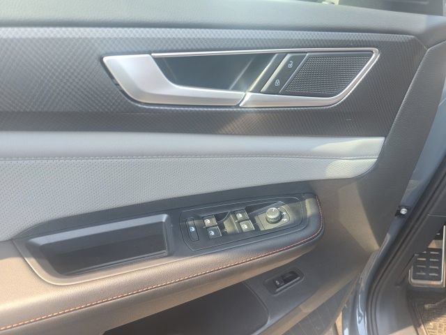 Used 2025 Volkswagen Atlas Peak Edition SE AWD/4WD image 8