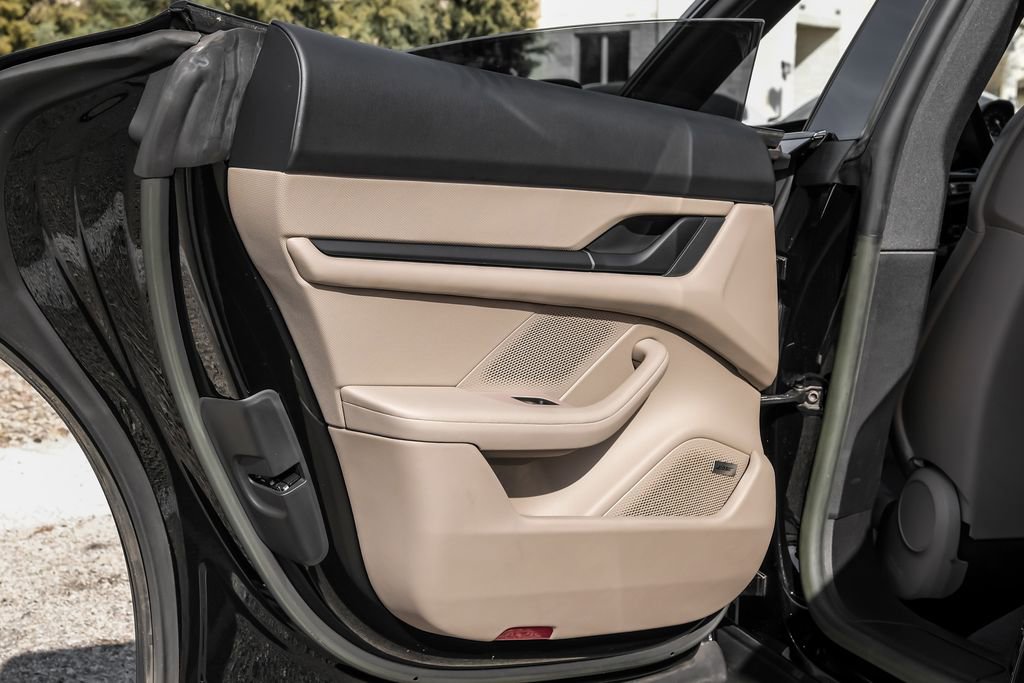 Used 2022 Porsche Taycan image 46