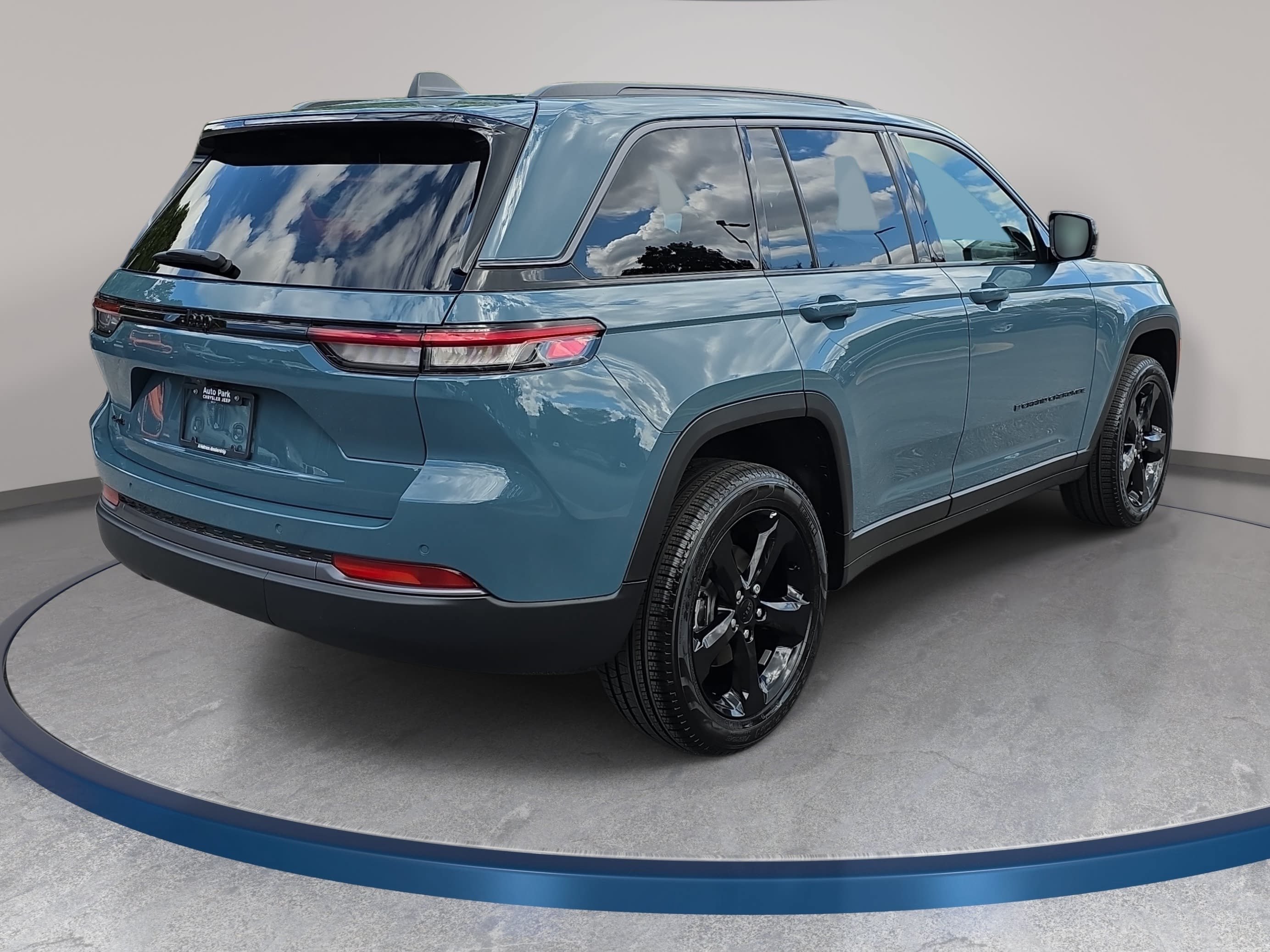 New 2026 Jeep Grand Cherokee Limited w/ Limited Altitude Package AWD/4WD image 5