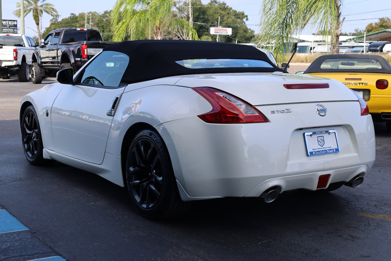 Used 2017 Nissan 370Z Touring image 5