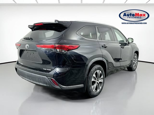 Used 2023 Toyota Highlander XLE AWD/4WD image 2