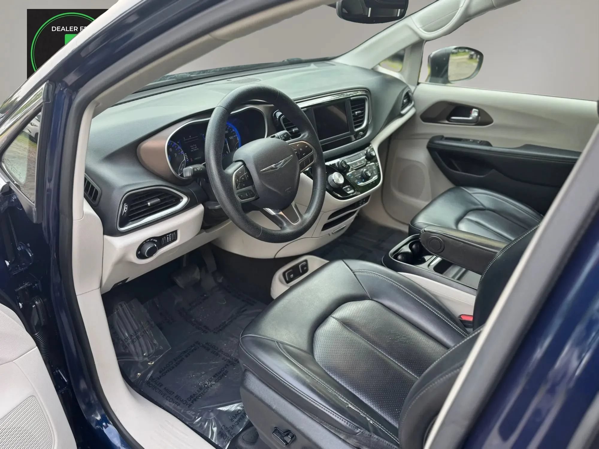 Used 2020 Chrysler Voyager Lxi FWD image 11