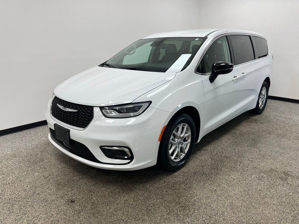 Used 2024 Chrysler Pacifica Touring-L image 18