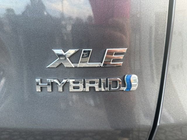 Used 2022 Toyota RAV4 XLE Premium image 11